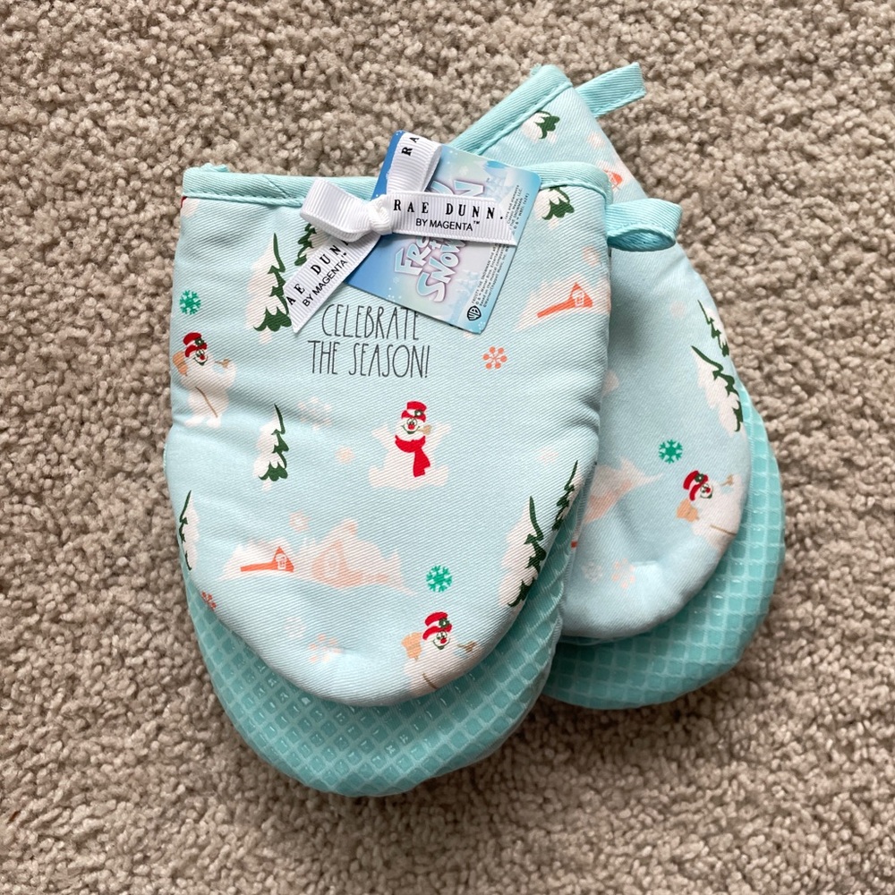 Rae Dunn Frosty the Snowman Blue White Holiday Festive Snow Oven Mitt Duo Set
